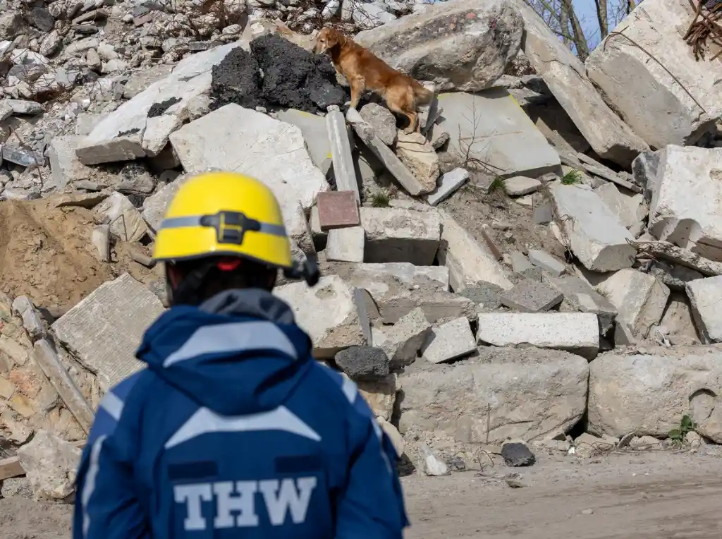THW - erstes bundesweites Rettungshundetreffen