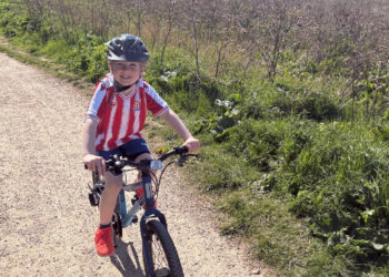 At 8 years old, he cycled 53 km and raised 1,100 euros for guide dogs for the blind after meeting one at school