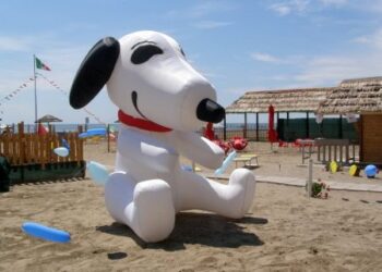 Commentary on dog beach in Grado Pineta – La Spiaggia di Snoopy by Stefanie Ofner