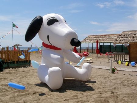 dog beach-italy-spiaggia-di-snoopy-01