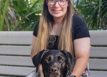 This visually impaired teacher regularly visits caves with her students thanks to her guide dog