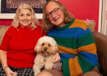 A hot water bottle explodes and scalds his dog: he burns himself while saving her